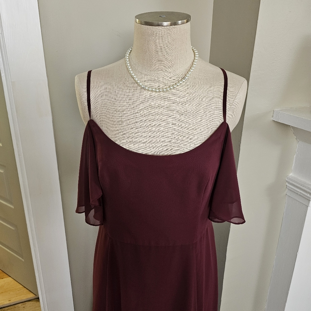 Never worn beautiful floor length maroon dress (prom, bridesmaid, wedding guest)